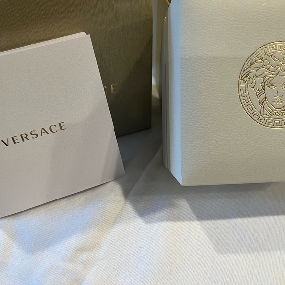 Authentic Versace watch - Picture 9 of 13